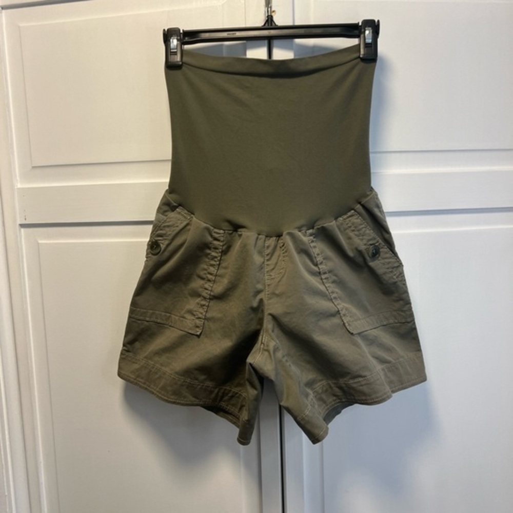 A Pea In The Pod Over The Belly Chino Shorts Size Women’s Medium Color Green